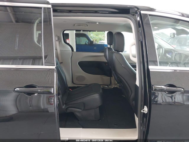 2024 CHRYSLER PACIFICA TOURING L 8