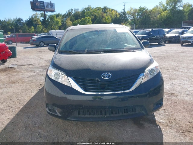 2017 TOYOTA SIENNA LE 7 PASSENGER 12