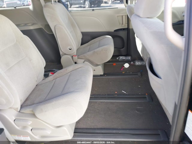 2017 TOYOTA SIENNA LE 7 PASSENGER 8