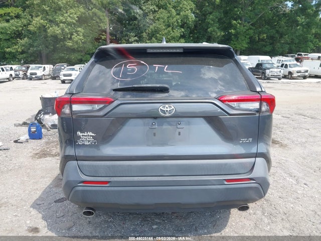 2020 TOYOTA RAV4 XLE 17