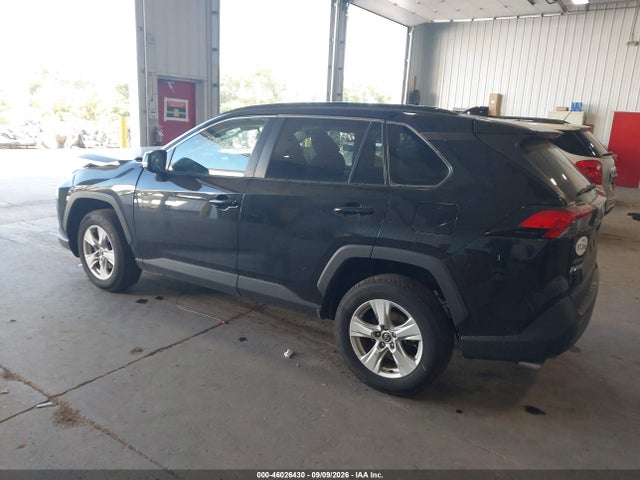 2021 TOYOTA RAV4 XLE 3