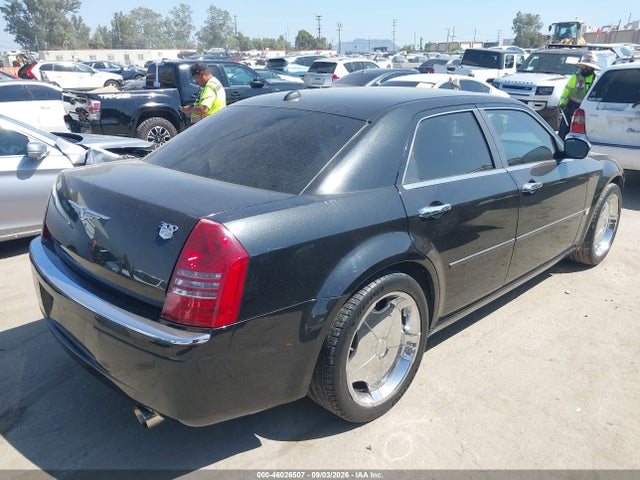 2005 Chrysler 300C — фото 4