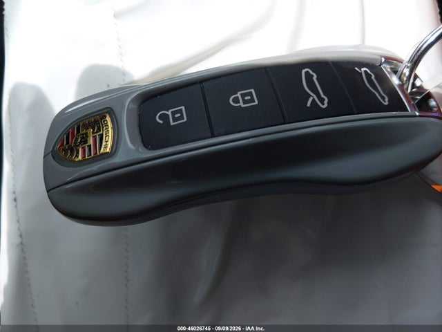 2021 PORSCHE TAYCAN 11