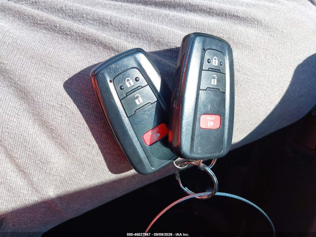 2022 TOYOTA RAV4 HYBRID XLE 11