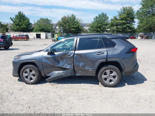 2022 TOYOTA RAV4 HYBRID XLE 14
