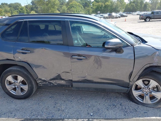 2022 TOYOTA RAV4 HYBRID XLE 18