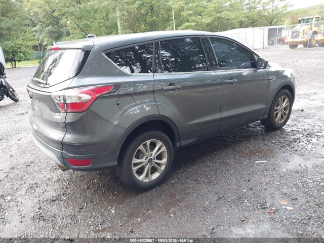 2017 FORD ESCAPE SE 4