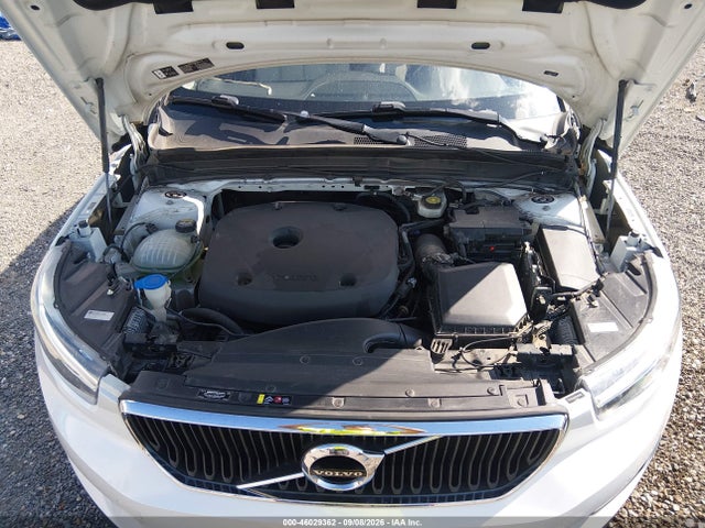 2021 VOLVO XC40 T5 MOMENTUM 10