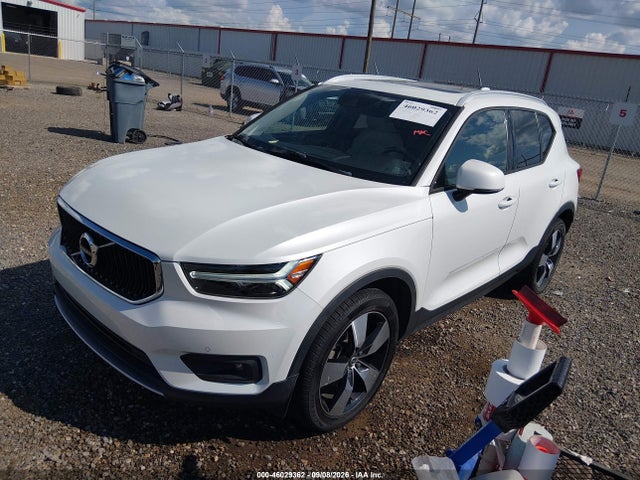 2021 VOLVO XC40 T5 MOMENTUM 2