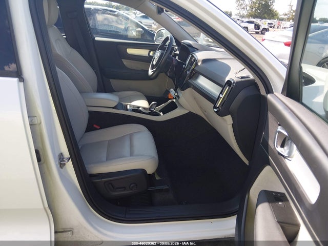 2021 VOLVO XC40 T5 MOMENTUM 5