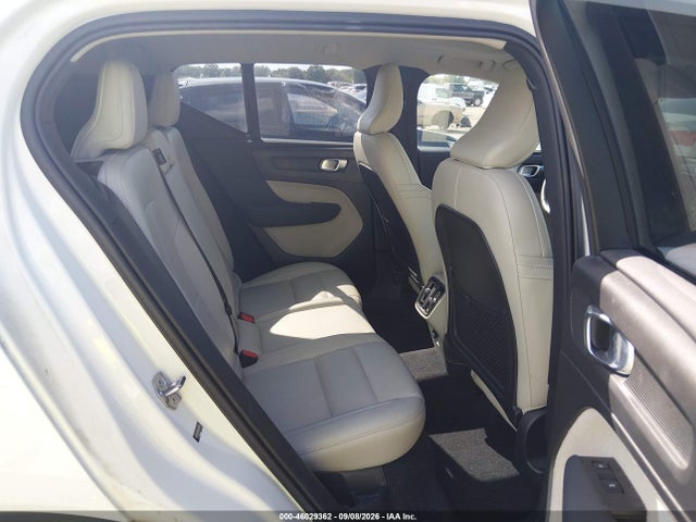 2021 VOLVO XC40 T5 MOMENTUM 8