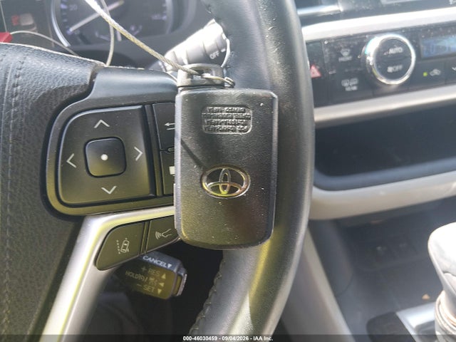 2019 TOYOTA HIGHLANDER XLE 11