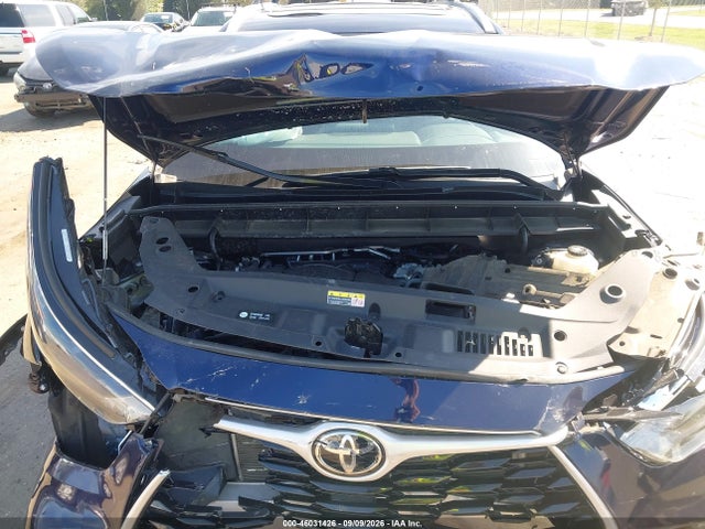 2022 TOYOTA HIGHLANDER XLE 10