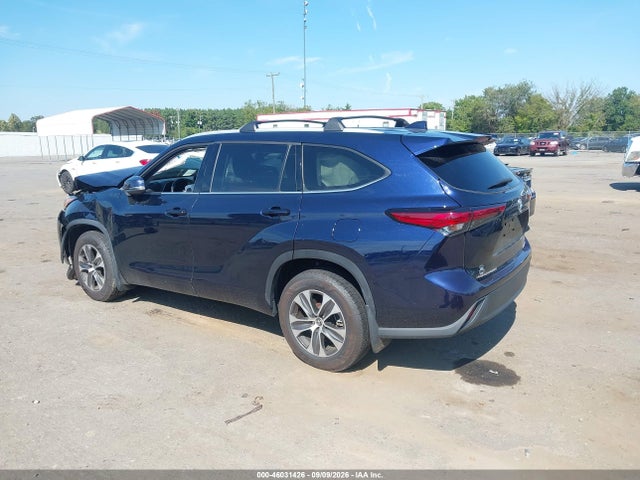 2022 TOYOTA HIGHLANDER XLE 3