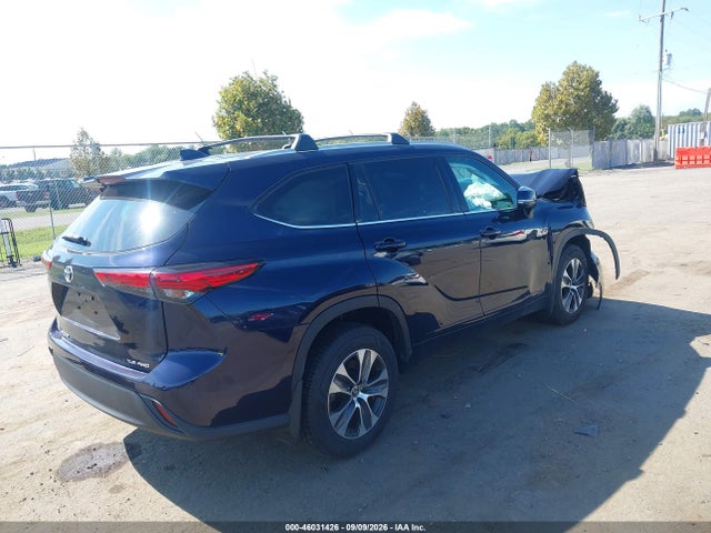 2022 TOYOTA HIGHLANDER XLE 4