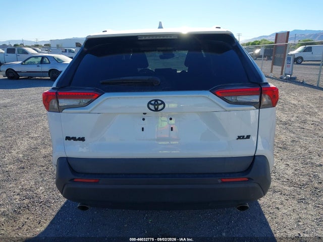 2021 TOYOTA RAV4 XLE 17