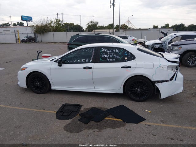 2019 TOYOTA CAMRY SE 14