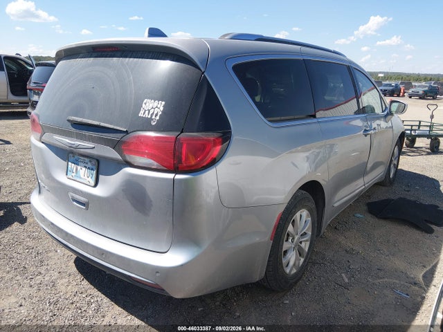 2019 CHRYSLER PACIFICA TOURING L 4