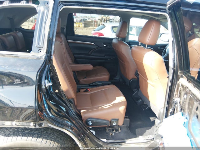 2019 TOYOTA HIGHLANDER LIMITED PLATINUM 8