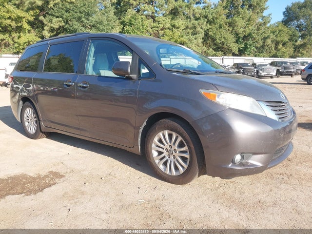 2015 TOYOTA SIENNA XLE 8 PASSENGER