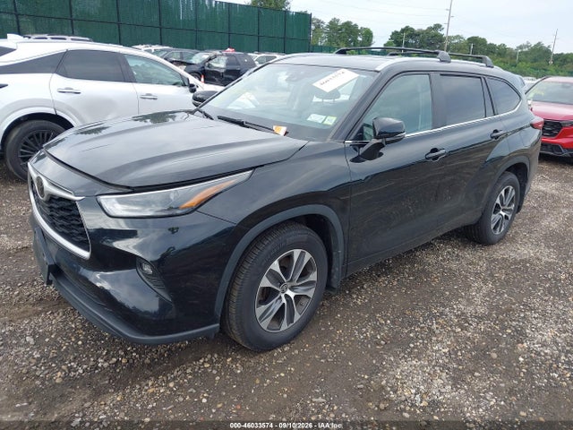 2023 TOYOTA HIGHLANDER XLE 2