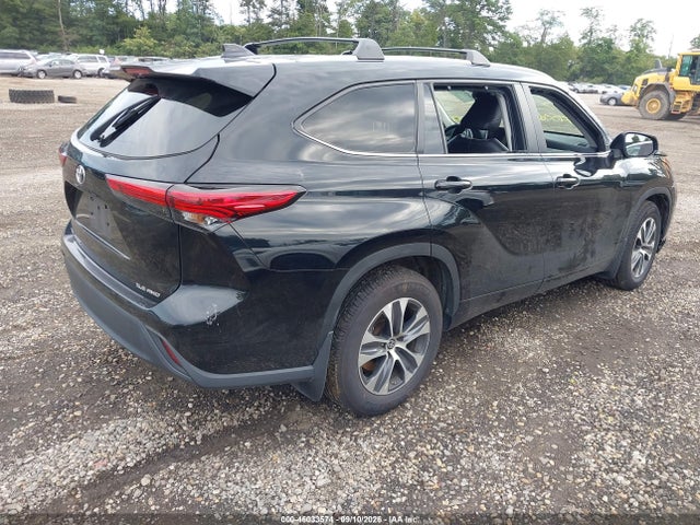 2023 TOYOTA HIGHLANDER XLE 4