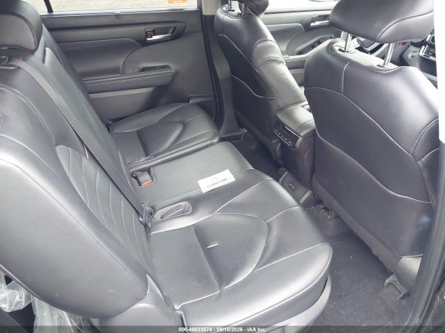 2023 TOYOTA HIGHLANDER XLE 8