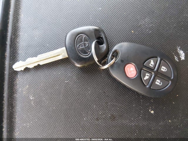 2017 TOYOTA SIENNA LE 8 PASSENGER 11