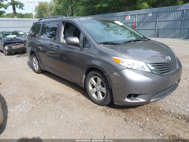 2017 TOYOTA SIENNA LE 8 PASSENGER