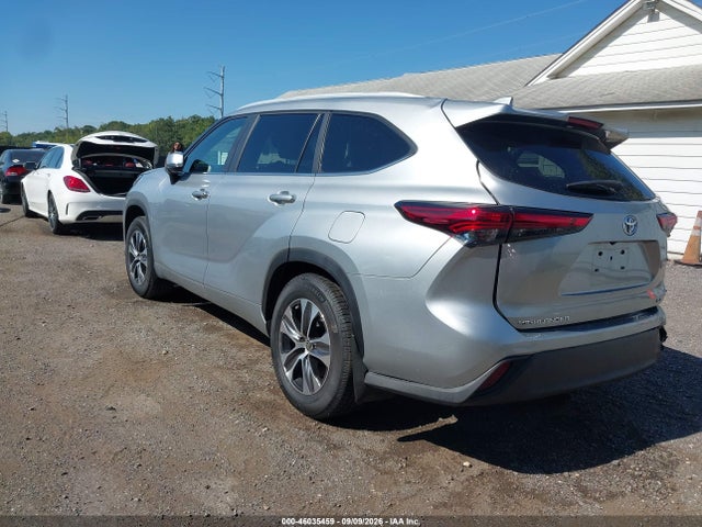 2023 TOYOTA HIGHLANDER XLE 3