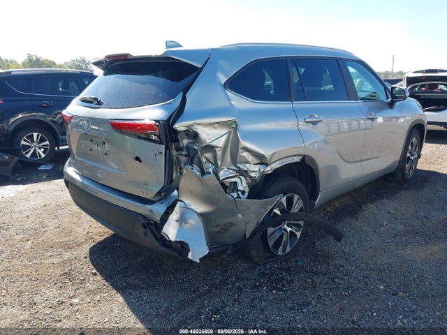 2023 TOYOTA HIGHLANDER XLE 4