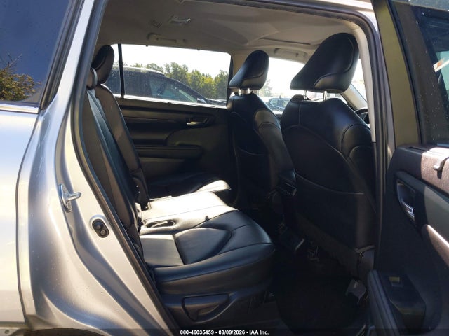 2023 TOYOTA HIGHLANDER XLE 8