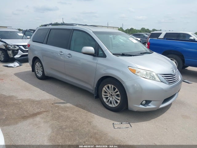 2015 TOYOTA SIENNA XLE 8 PASSENGER
