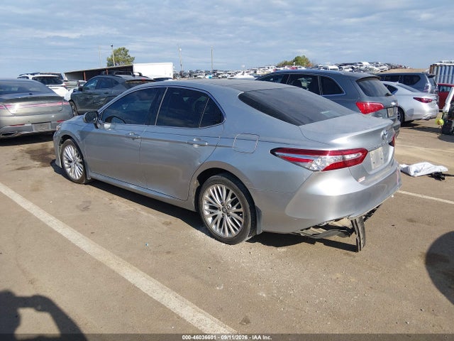 2018 TOYOTA CAMRY XLE 3