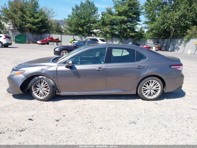 2019 TOYOTA CAMRY XLE 14