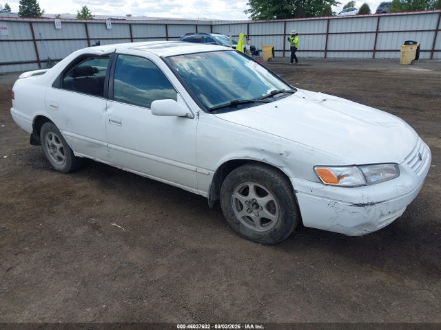 1999 TOYOTA CAMRY LE