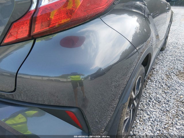 2018 TOYOTA C-HR XLE 17