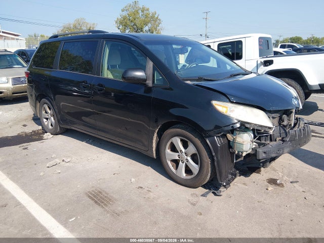 2015 TOYOTA SIENNA LE 8 PASSENGER
