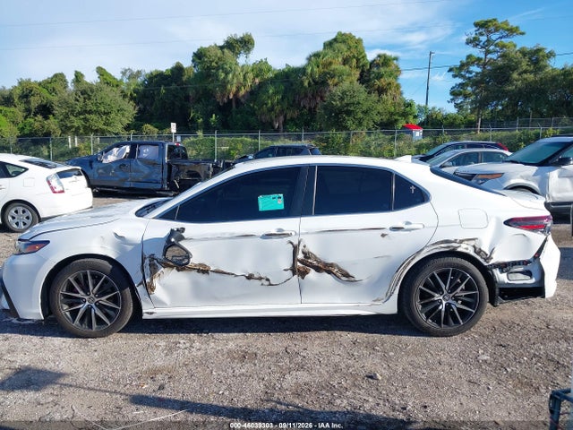 2022 TOYOTA CAMRY SE 14