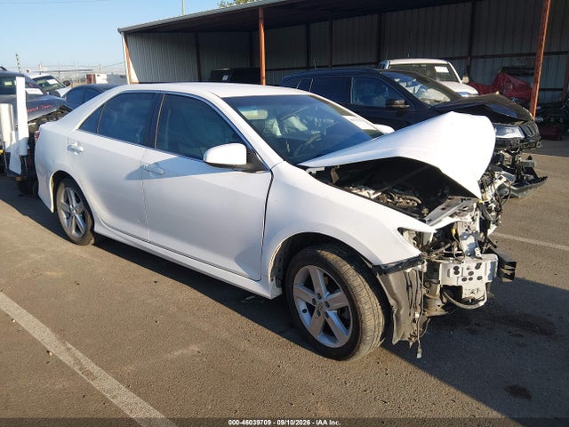 2014 TOYOTA CAMRY SE