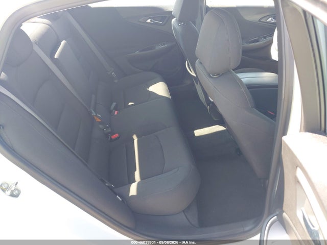 2017 CHEVROLET MALIBU 1LT 8