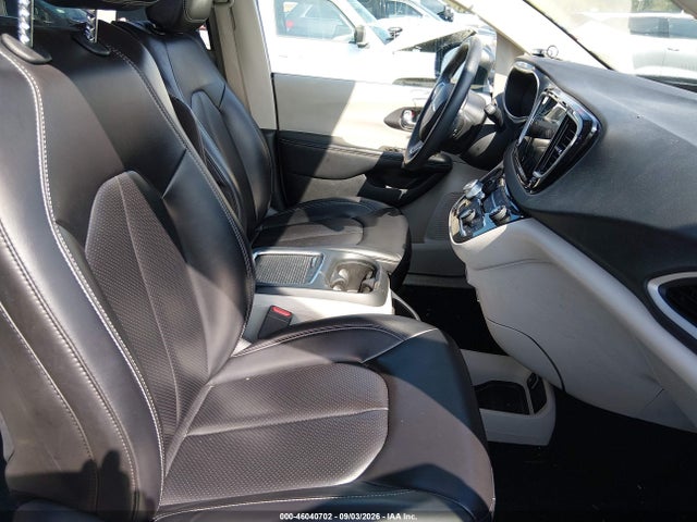 2023 CHRYSLER PACIFICA TOURING L 5
