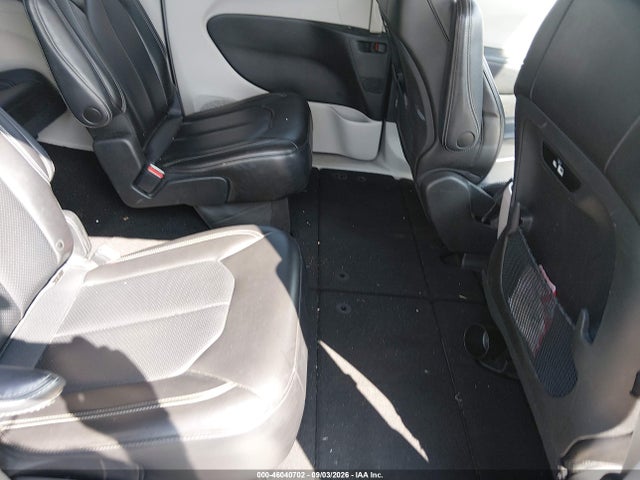 2023 CHRYSLER PACIFICA TOURING L 8