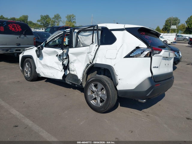2023 TOYOTA RAV4 XLE 3