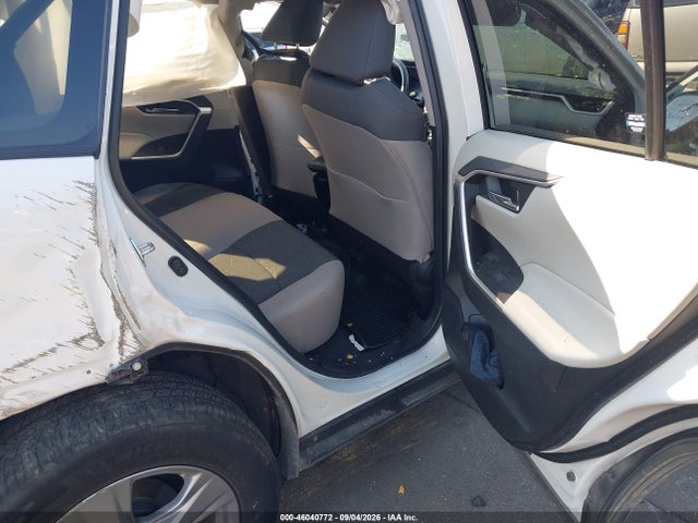 2023 TOYOTA RAV4 XLE 8