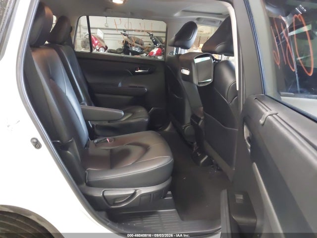 2023 TOYOTA HIGHLANDER XLE 8