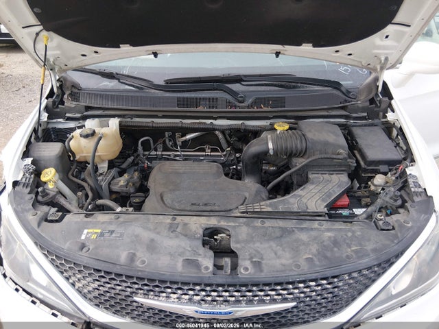 2019 CHRYSLER PACIFICA TOURING L 10