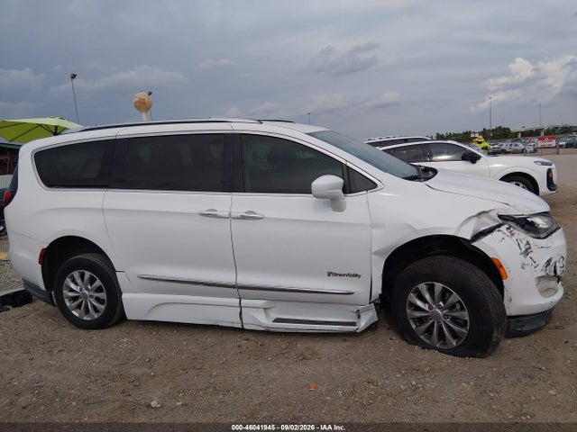 2019 CHRYSLER PACIFICA TOURING L 13