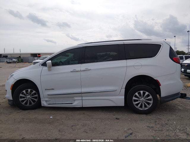 2019 CHRYSLER PACIFICA TOURING L 14