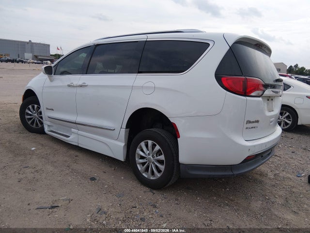 2019 CHRYSLER PACIFICA TOURING L 3